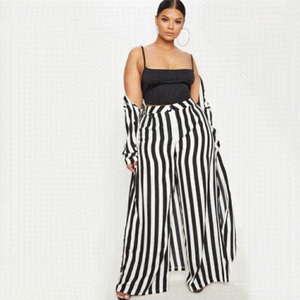 PrettyLittleThing Black & White Striped Wide Leg Pants Size 26
